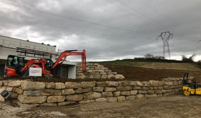 Réalisation d'un enrochement sur un terrain de maison individuelle vers Bourgoin-Jallieu 