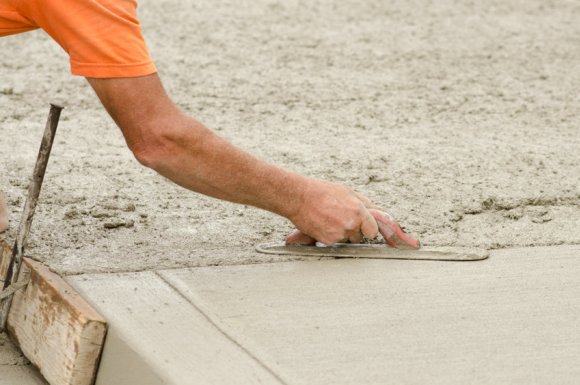 Création de trottoirs sur la voie publique par entreprise de VRD à Chassieu