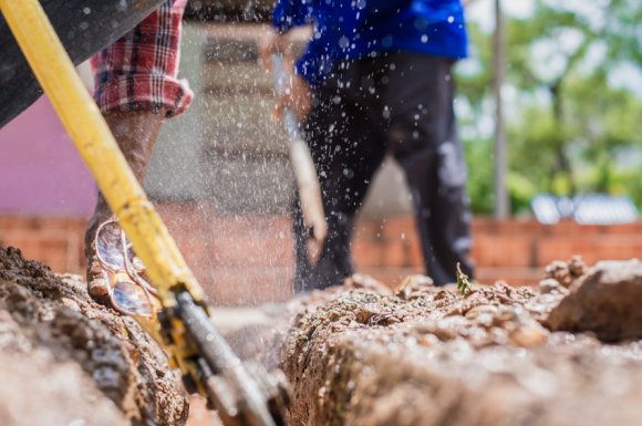 Création de réseau d'alimentation d'eau potable par entreprise de VRD à Genas