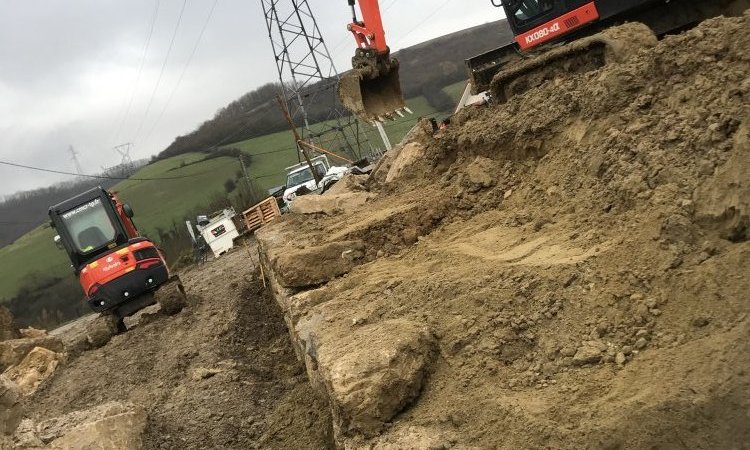 Réalisation d'un enrochement sur un terrain de maison individuelle vers Bourgoin-Jallieu 